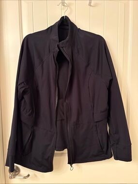 Black Full-Zip Lightweight Athletic Jacket